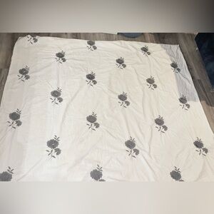 kate spade Gray Floral White Full/Queen Duvet Cover
88”Long
92” wide